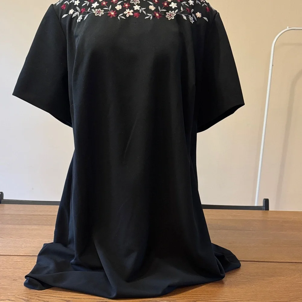 Calvin Klein - Picture 9 of 12